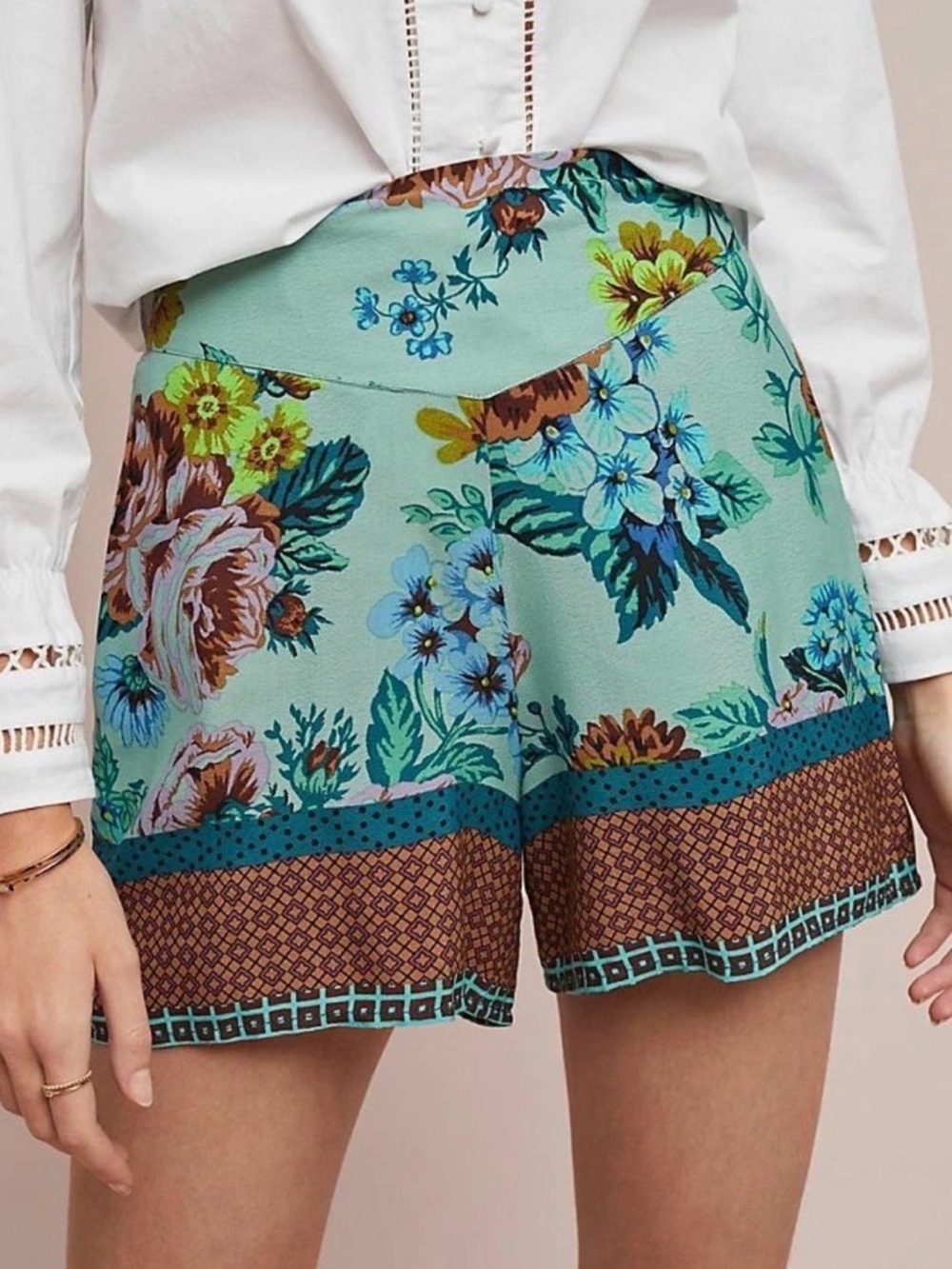 New Anthropologie Blue and Brown Floral Shorts Size 6